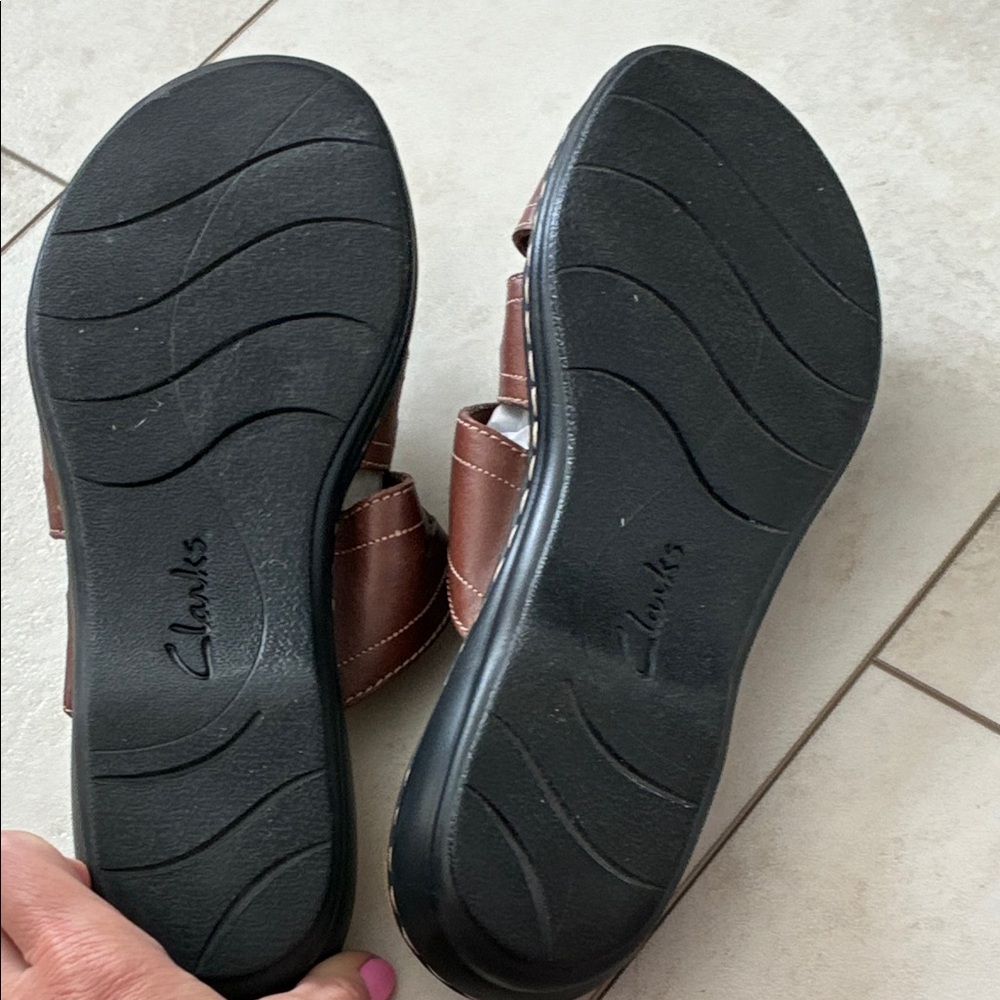 Clarks Leather Sandals in Brown with Gold Details and Velcro Adjustable Leather - Picture 6 of 7